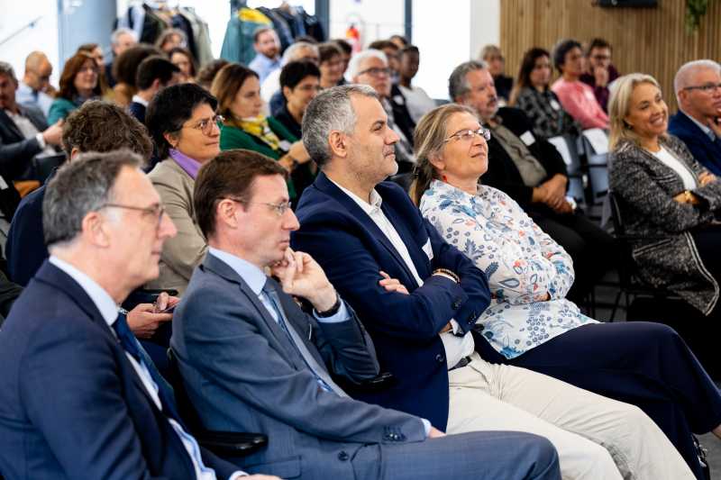 Asistance officiels et partenaires lors du lancement des nouvelles filières stratégique lanceur d'étoiles